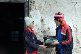 组图：莱州省芒齐边境县份哈尼族同胞欢天喜地迎传统春节