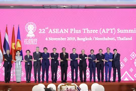越南政府总理阮春福出席第22次东盟与中日韩领导人会议（组图）