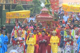 胡志明市举行雄王国祖圆柱形粽子供奉仪式