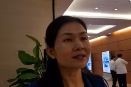 国会专题询问活动：四位部长坦率、明确回答国会代表提出的问题