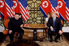 美朝领导人开始第二次会晤的第二个工作日