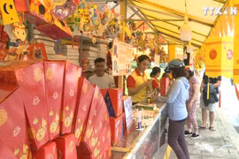 岘港市中秋月饼市场热闹非凡
