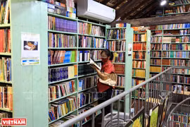 组图：河内丁礼图书街上最悠久的书店