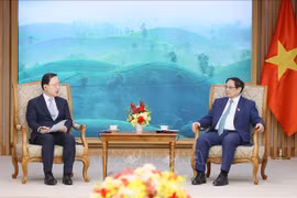 越南政府总理范明政会见三星电子首席财务官朴学奎