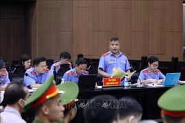 救援包机受贿案：行贿近7千万元换来飞行许可