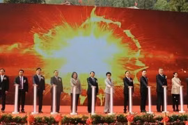 越南茶岭-中国龙邦国际性口岸正式开通