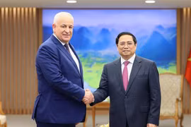 越南政府总理范明政会见巴勒斯坦内政部长