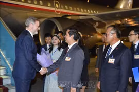 捷克总理彼得·菲亚拉抵达河内 开始对越南进行访问