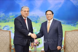 越南政府总理范明政会见菲律宾外交部长恩里克·马纳洛