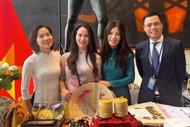 越南特色美食给2023年联合国文化美食展参观者留下美好印象