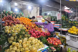 盂兰盆节市场商品丰富 供应充足