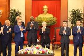 越共中央总书记阮富仲会见古巴党和国家高级代表团