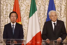越南国家主席武文赏与意大利总统塞尔焦共同举行记者会