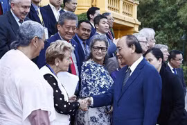 越南国家主席阮春福会见出席《巴黎协定》签署50周年纪念活动的国际代表