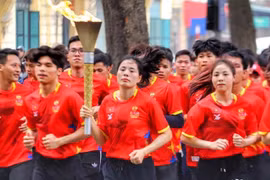第32届东南亚运动会火炬传递活动在河内举行