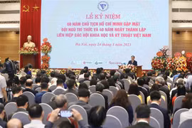 越共中央总书记阮富仲出席胡伯伯会见知识分子60周年暨越南科学技术协会联合会成立40周年纪念活动