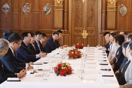 国家主席武文赏与参加越日青年交流活动的日本家庭会面