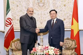 越南国会主席王廷惠会见伊朗工业、矿业和贸易部长阿巴斯·阿利亚巴迪