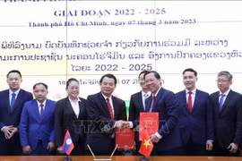 胡志明市与老挝华潘省签署合作谅解备忘录