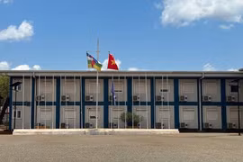 欧盟驻中非共和国军事培训团举行升旗仪式 庆祝越南国庆节