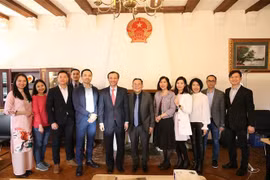 丹麦越南专家和知识分子协会为国家建设与发展事业作出贡献