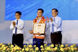 越南国家主席向FAS Angel急救队队长授予勇气勋章