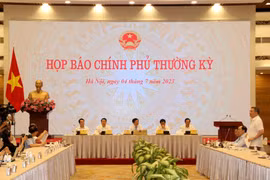 AIC前总会计师自首