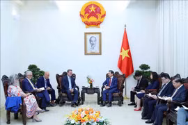 越南政府副总理黎明慨会见德国图林根州州长波多·拉梅洛