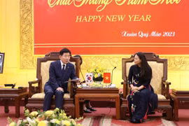 韩国国会议长金振杓造访宁平省