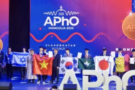 4名越南学生在亚洲物理奥林匹克竞赛均夺得铜牌