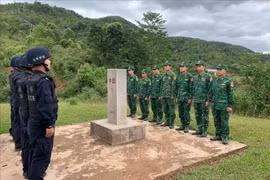 阿巴寨边防哨所（越南）与曲水边境派出所（中国）开展边境联合巡逻行动