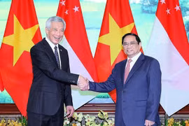 越南政府总理范明政与新加坡总理李显龙举行会谈