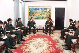 越老两国加强国防领域的合作关系