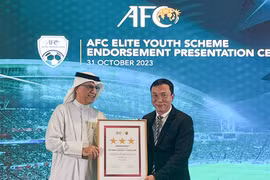 越南足球联合会获颁《亚足联教练员公约》职业级证书