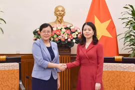 越南外交部副部长阮明姮会见中国重庆市政府副市长张国智