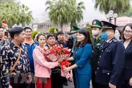 芒街国际口岸迎接后疫情阶段首批国际游客