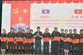 为老挝军事法院干部举行业务培训班结业典礼