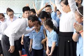  越南政府副总理陈流光在庆和省开展残疾儿童走访慰问活动