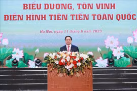 胡志明主席发出“爱国竞赛号召书”75周年：范明政总理出席全国先进典型表彰大会
