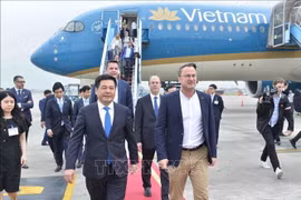 卢森堡大公国首相已抵达河内开始对越南进行正式访问
