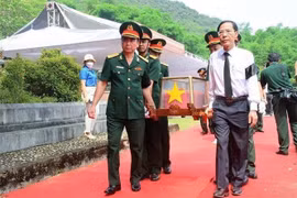 清化省为在老挝牺牲的16名烈士举行追悼会和安葬仪式