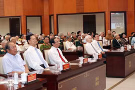 胡志明市委隆重举行庆祝越南南方解放、国家统一日48周年见面会
