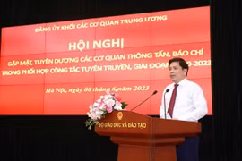 发挥新闻媒体机构在捍卫党的思想根基中的核心作用