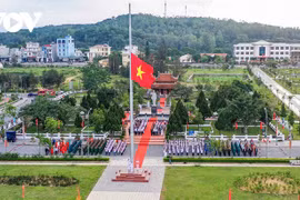 姑苏岛上来自胡志明主席陵的国旗的故事