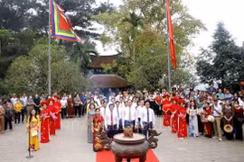 雒龙君国祖忌日和缅怀妪姬国母敬香仪式举行