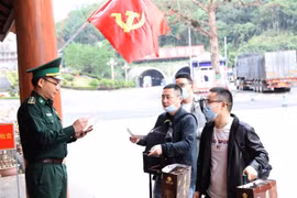 谅山省友谊国际口岸边贸活动稳步进行