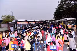 河内市为数万名贫困劳动职工送去免费车票 温情助力贫困职工回家过年