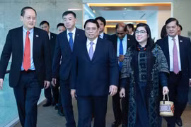 越南政府总理范明政抵达新加坡 开始访问新加坡之行