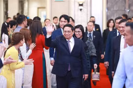越南政府总理范明政会见旅居新加坡越南人社群代表