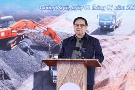 越南政府总理范明政宣布北南高速公路12个子项目同步动工建设